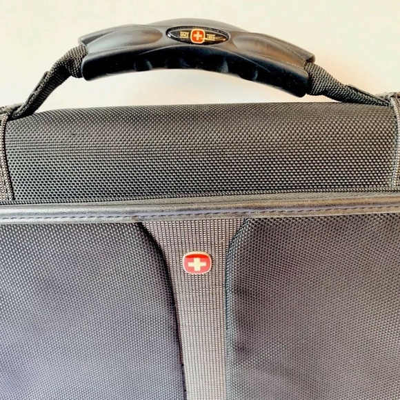 SwissGear Swiss Army Padded Laptop Briefcase Bag - Picture 10 of 16